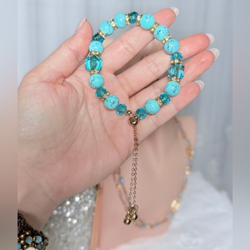 Turquoise and Gold Beaded Bracelet - Picture 4 of 8